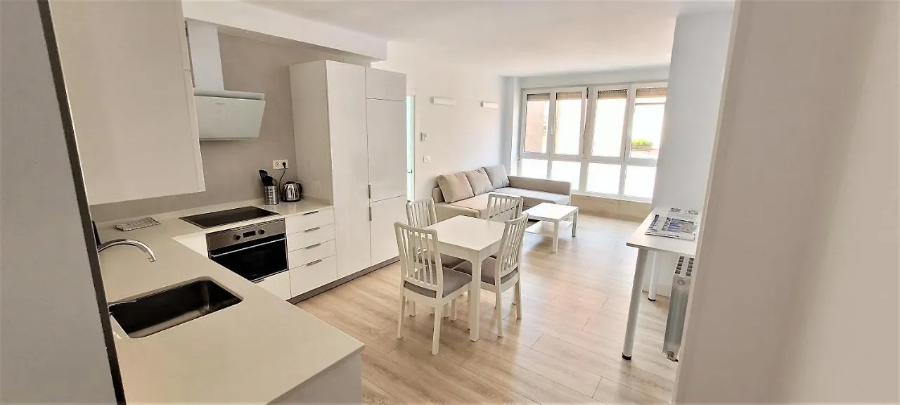 Cozy White Home In Γκέτσο