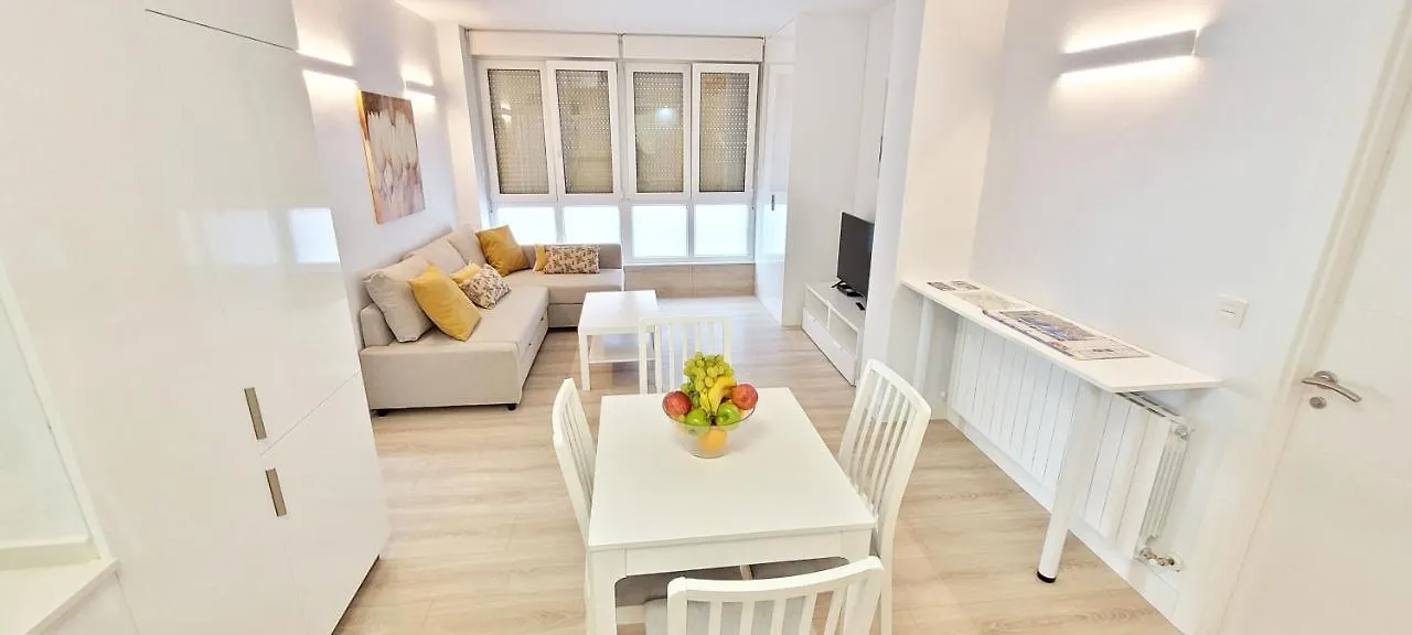 Cozy White Home In Γκέτσο Διαμέρισμα